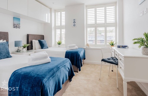 Guildford Apartment | StarHost Residences | Large Modern 2 Bedroom Apartment in Guildford