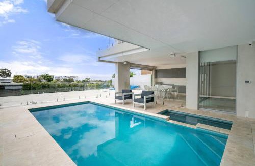 Bexley Villa | 'Starlight' A Slice of the Hollywood Hills in Bexley