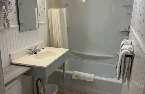 Bennington Hotel | Starlight Inn