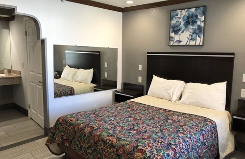 Los Angeles Hotel | Starlight Inn, Valley Blvd - Downtown LA