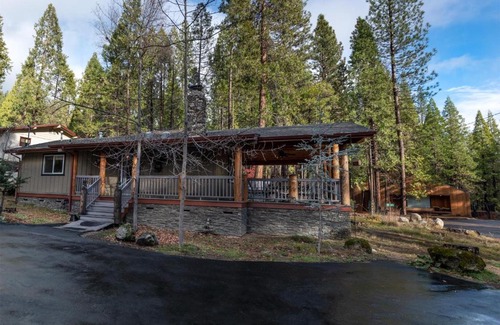 North Wawona House | Starlight Lodge