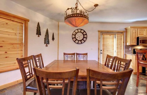 Castle Glen Estates Cabin | Starlight Retreat by AvantStay | Gorgeous Log Style Home w/Incredible Views!