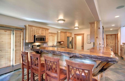 Castle Glen Estates Cabin | Starlight Retreat by AvantStay | Gorgeous Log Style Home w/Incredible Views!
