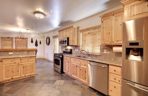 Castle Glen Estates Cabin | Starlight Retreat by AvantStay | Gorgeous Log Style Home w/Incredible Views!