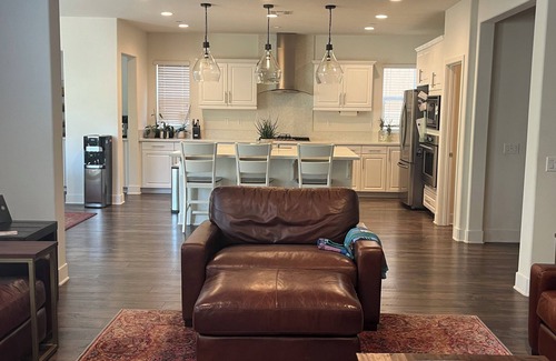 Fallbrook House | Starlight Serenity Haven- 4 Bed/3.5 bath in gorgeous Fallbrook with comm. pool