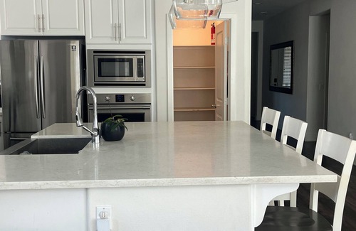 Fallbrook House | Starlight Serenity Haven- 4 Bed/3.5 bath in gorgeous Fallbrook with comm. pool