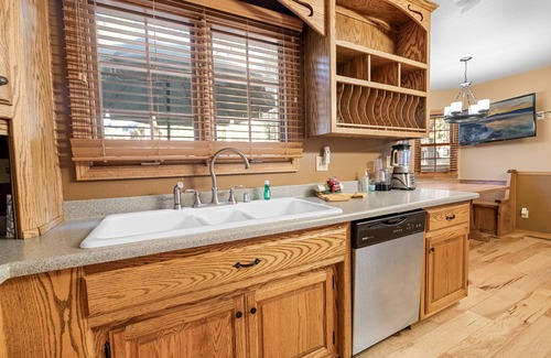 Evergreen Estates Cabin | Starlight Summit