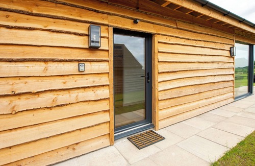 Wedmore Cottage | STARLING LODGE, family friendly, with hot tub in Wedmore