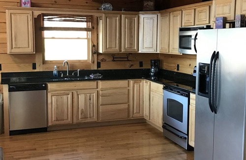 Rileyville Cabin | Starlit view log cabin with 30 mile views close to National Park and Luray