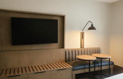 West Yellowstone Hotel | Starlite Yellowstone, Tapestry Collection by Hilton