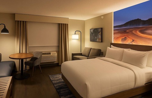 West Yellowstone Hotel | Starlite Yellowstone, Tapestry Collection by Hilton