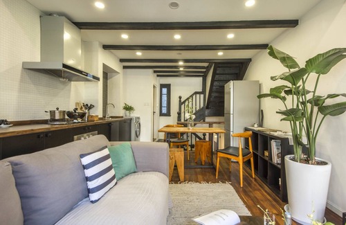 Huaihai Road Commercial Area Apartment | StarLive Apartment - Aurora