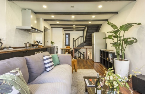 Huaihai Road Commercial Area Apartment | StarLive Apartment - Aurora