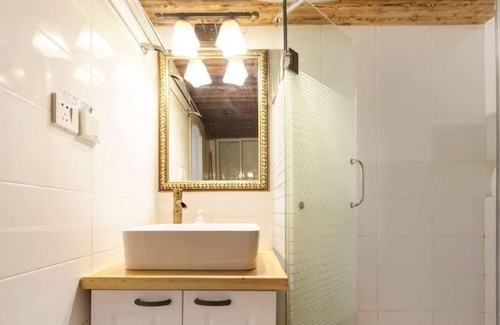 Huaihai Road Commercial Area Apartment | StarLive Apartment - Moonlight