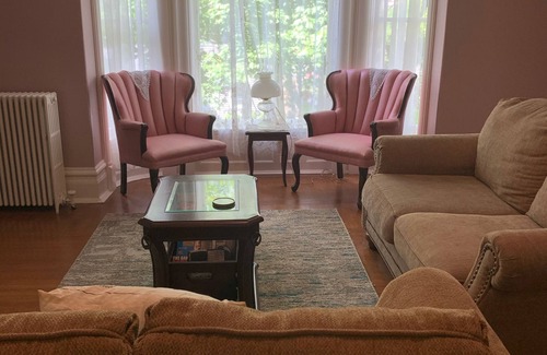 Richmond Apartment | Starr House Vintage Charm