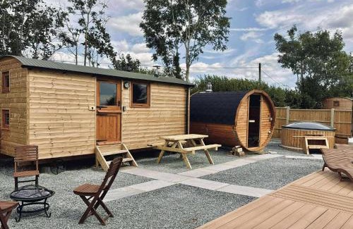 Yarpole Ski Chalet | Starry Nights Escape - Hot Tub & Sauna
