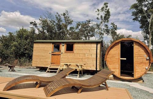 Yarpole Ski Chalet | Starry Nights Escape - Hot Tub & Sauna
