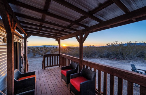 Mojave Desert House | Starry Skies Glamping w/EV Charger, Stargazing, Hiking