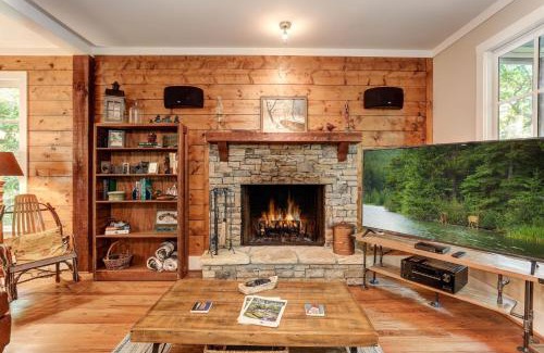 Big Canoe House | Stars Align Cottage - Relaxing Hot Tub Comfy Outdoor Seating More