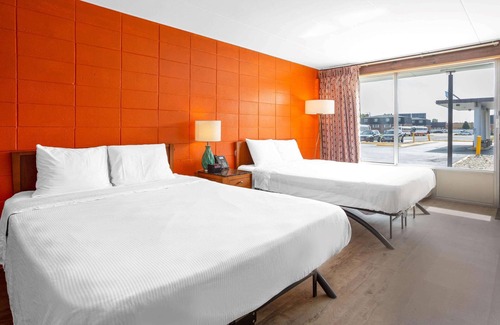 Streator Hotel | Starved Rock Motor Inn Travelodge by Wyndham