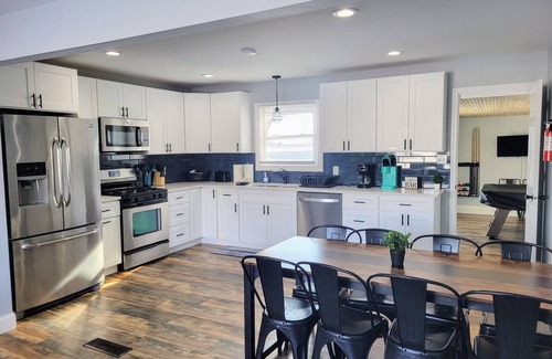 Ottawa House | Starved Rock Retreat! Game room, King Bed, Pet Friendly!