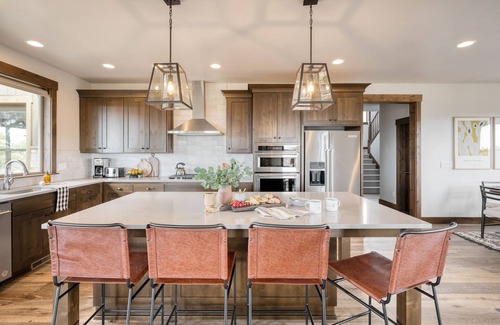 Powell Butte House | Starview at Brasada Ranch Resort by AvantStay |HotTub & Close To Golf!