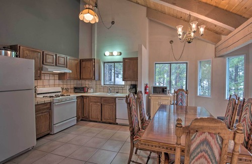 Tahoe Village Cabin | Stateline Ski House: Walk to Boulder Lift!