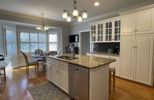 Evans House | Stately colonial minutes from Augusta National golf course w/pool, movie theatre