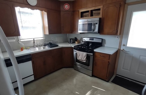 Bethlehem House | Stately, Cozy, Clean 4 Bedroom Cape Cod