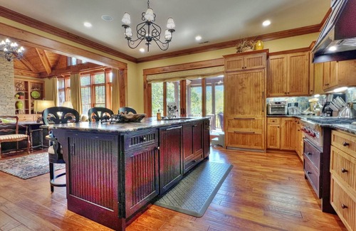 Mill Spring House | Stately Mountain View Sanctuary, Private Pool & Hot Tub, Resort Amenities, Fazio Golf Course!