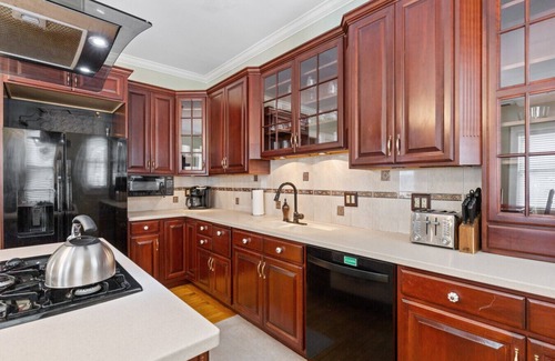 Rochester House | Stately Park Ave. Century Home - Sleeps 6!