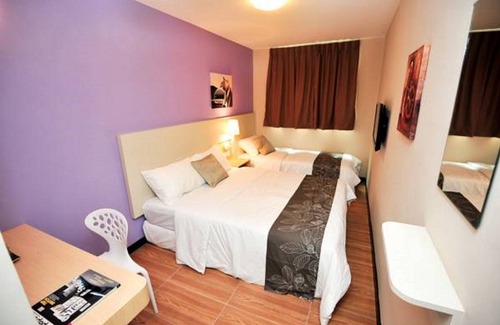 Taman Pengkalan Jaya Hotel | Station Eight Inn