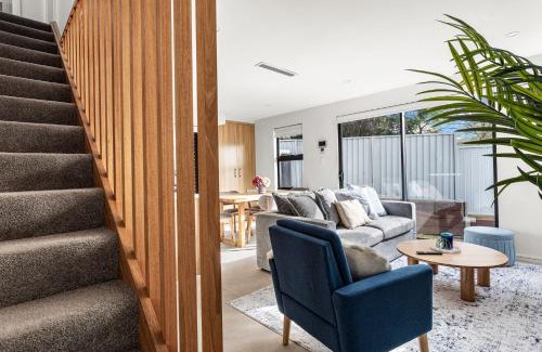 Wollongong CBD House | Station & Surf 3BR Wollongong Townhouse