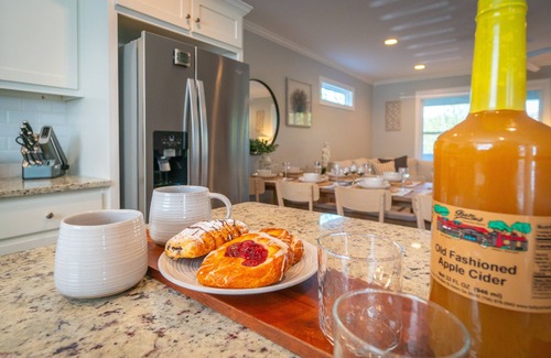 Helen House | Stay 3 nights Get 4th Night FREE thru Dec 2024-Hot Tub & Pool Table