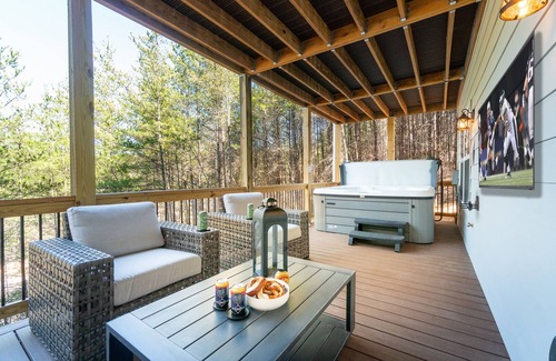 Helen House | Stay 3 nights Get 4th Night FREE thru Dec 2024-Hot Tub & Pool Table
