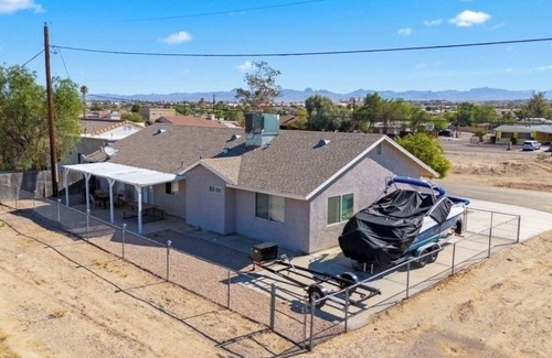 Bullhead City House | Stay 31+days 50% discount! Views,just steps to the river! Freshly remodeled home