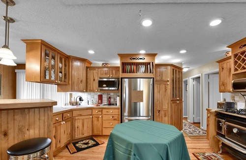 Canyon Rim House | Stay 4 Nights or Longer Now Through Feb 28th and Get 15% Off