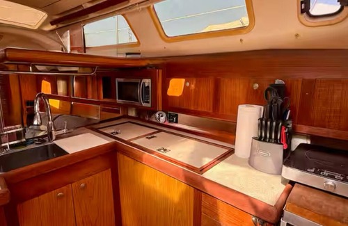 Key West Boat Rental | Stay aboard elegant sailboat