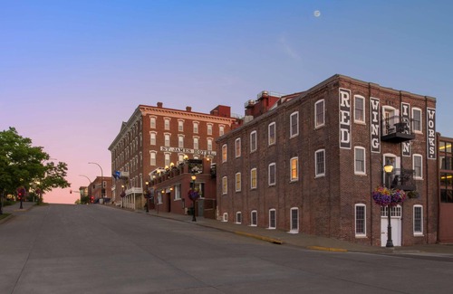Red Wing House | Stay Among Breathtaking Bluffs Along the Mississippi River in Historic Red Wing