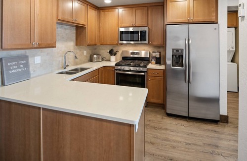 Sandpoint Condo | Stay and Play Downtown | Sandcreek Lofts Overlooks Marina