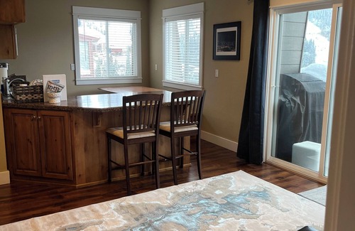 Sandpoint Condo | Stay and play, sleeps 6 with a beautiful view of Schweitzer Mountain