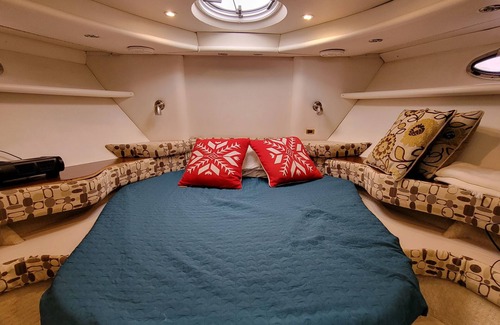 Central Boat Rental | Stay at A Boat Vancouver Downtown Near BC Place with Bay View