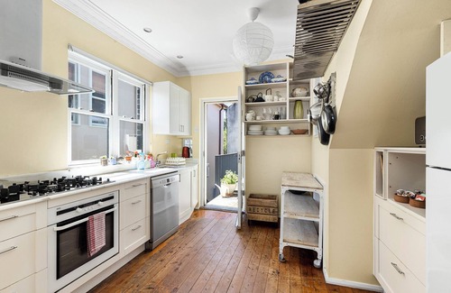 Clovelly House | Stay at Bronte Charm: Pet-Friendly Family Home with Sea Views
