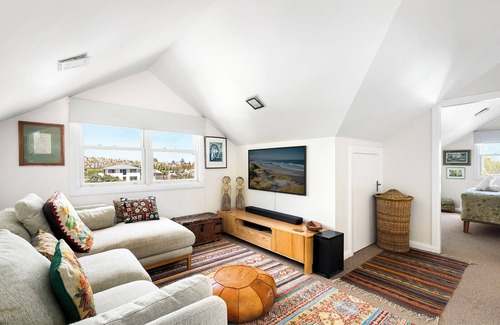 Clovelly House | Stay at Bronte Charm: Pet-Friendly Family Home with Sea Views