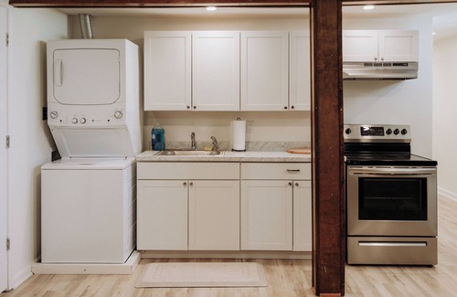 Woodbury Apartment | Stay at Cannon Street Loft—your cozy HQ on the Square in downtown Woodbury!