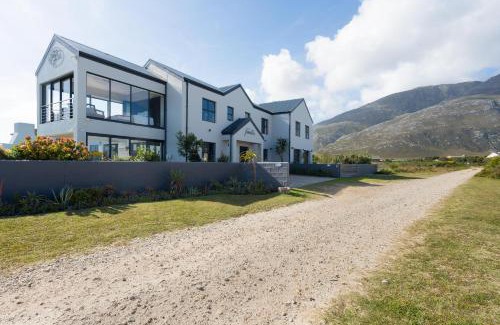 Betty's Bay House | Stay at Friends Economic Rooms