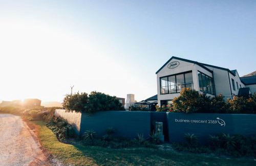 Betty's Bay House | Stay at Friends Economic Rooms