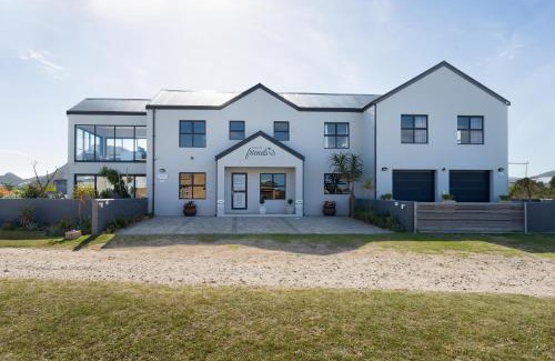 Betty's Bay House | Stay at Friends Economic Rooms