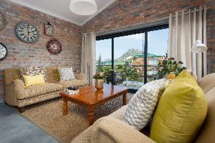 Betty's Bay House | Stay At Friends