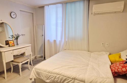 Sinsa-dong House | stay at gangnam shnsa station